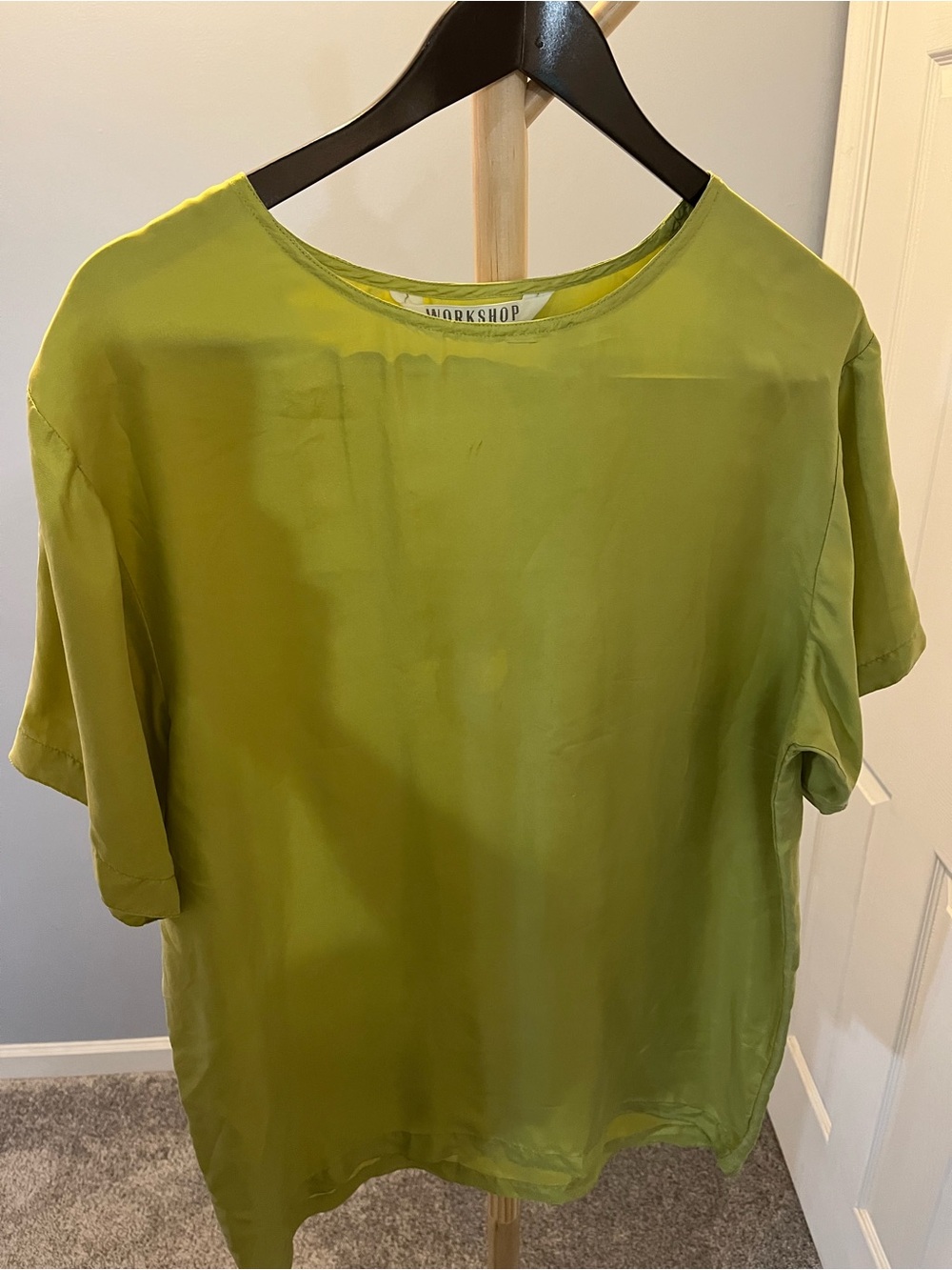 Workshop Republic Clothing Women's Olive Green Short-Sleeve 100%
Silk Top Size
